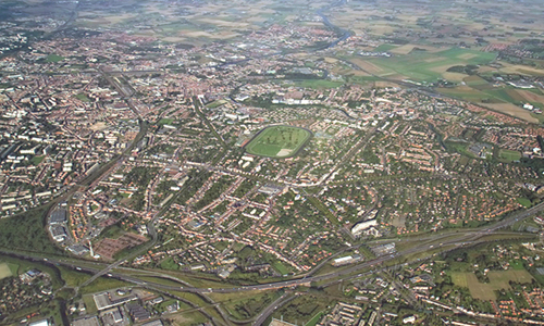Prise de vue aérienne de l'ensemble de la ville 